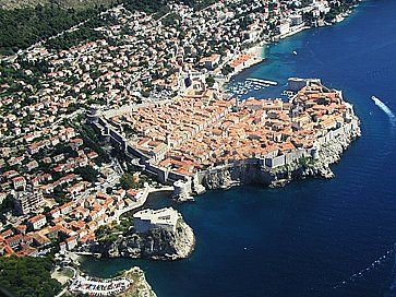 La città di Dubrovnik vista dall'alto.