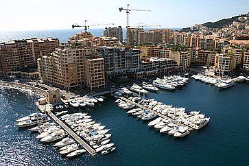 Veduta del porto di Montecarlo.