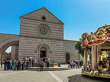 Basilica di Santa Chiara ad Assisi.