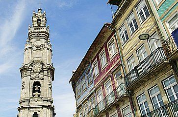 Torre Clerigos nel centro di Porto.