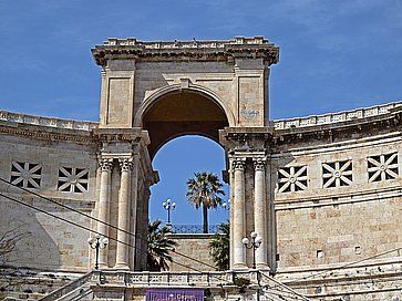 Il Bastione Saint Remy a Cagliari, nel quartiere Castello.