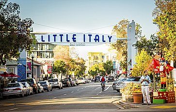 Il cartello relativo all'ingresso a Little Italy.