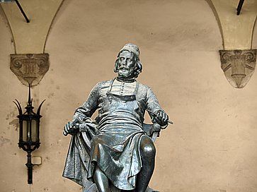 Statua di Giacomo Puccini a Lucca.