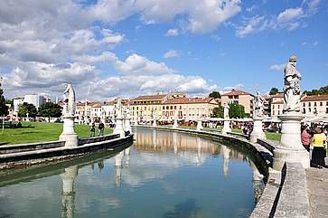 Piazza Prato della Valle a Padova.