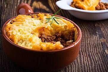 Shepherd`s pie, con carne macinata e purè di patate.