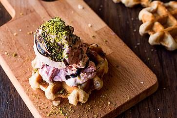 Waffle con gelato in belgio.