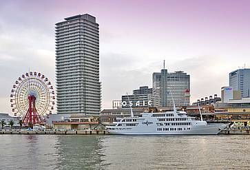Zona commerciale al porto di Kobe.