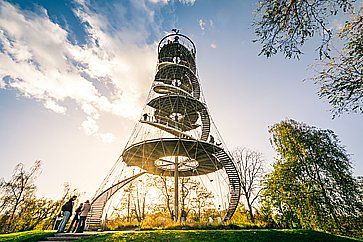 Monumento in un parco a Stoccarda.