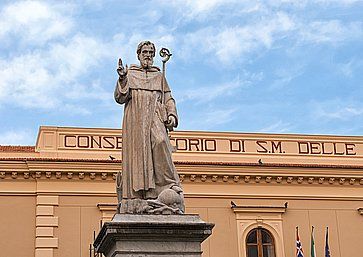 Statua del patrono di Sorrento, Sant'Antonino o Sant'Antonio Abate.