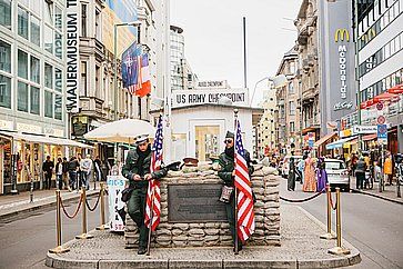 Checkpoint Charlie: checkpoint di frontiera sulla Friedrichstrasse a Berlino.