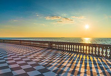 Terrazza Mascagni al tramonto, a Livorno.