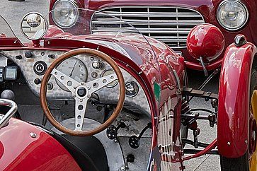 Dettaglio di un'auto d'epoca alla Mille Miglia.