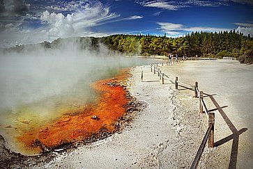 La colorata zona vulcanica di Waiotapu Thermal Wonderland.