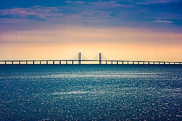 Il ponte Oresund Bridge che attraversa lo Stretto di Oresund, collegando Copenhagen a Malmo.