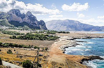 Veduta aerea della costa siciliana.