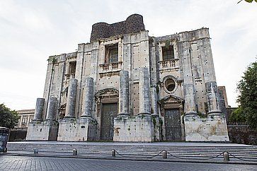 Il Monastero dei Benedettini di San Nicolò l'Arena a Catania.