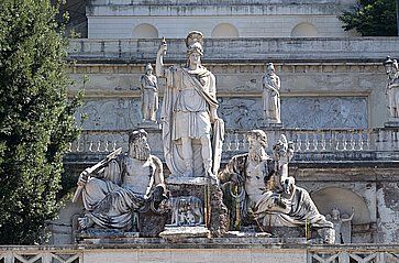 Statua sulla terrazza del Pincio.