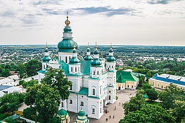 Vista di Chernihiv, con la chiesa in primo piano.