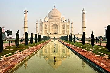 Il Taj Mahal all'alba, senza turisti.