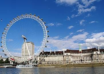 Ruota panoramica London Eye, vista dal Tamigi.