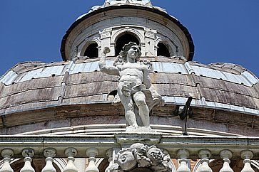 Statua dell'angelo alla Basilica di Santa Maria della Steccata a Parma.