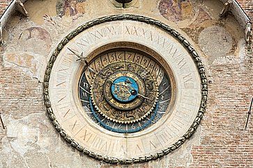 Il Palazzo della Ragione e la Torre dell'Orologio a Mantova.