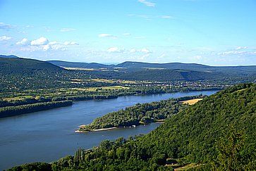 Il Danubio, visto ista dalla collina di Visegrad, in Ungheria.