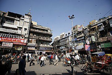 Centro del vecchio mercato, nel quartiere Chandni Chowk, a Delhi.