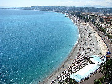 La spiaggia Promenade des Anglais a Nizza.