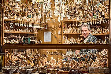 Bancarella ai mercatini di Natale a Trento.