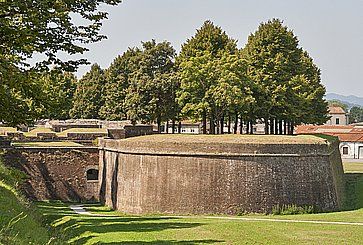 Le mura medievali a Lucca.