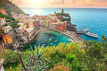 Panorama di Vernazza, nel Parco Nazionale delle Cinque Terre.