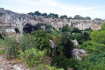 La Grotta dei Cordari alla Latomia del Paradiso, a Siracusa.