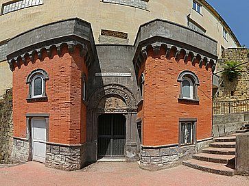 L'ingresso delle Catacombe di San Gennaro a Napoli.