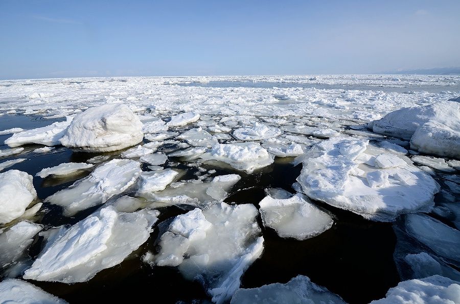 Ghiaccio galleggiante nell'Okhotsk Sea a Shiretoko, Hokkaido.