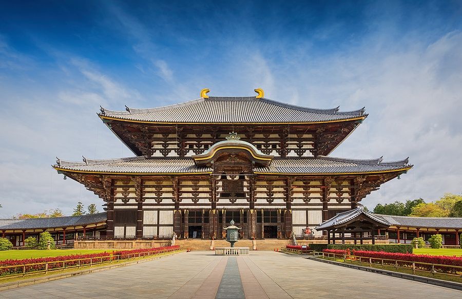 Vista frontale del tempio Todaiji a Nara, Giappone.