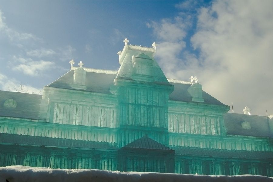 Scultura di ghiaccio della vecchia stazione di Sapporo al Sapporo Snow Festival 2008.