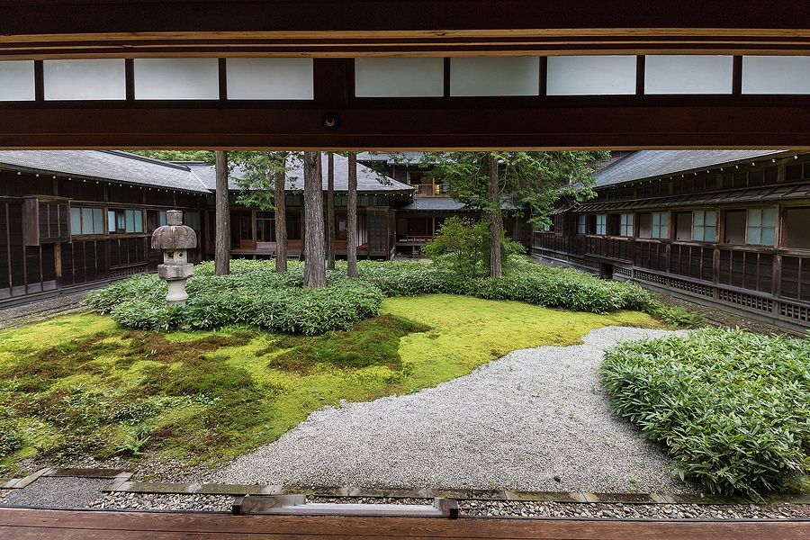 Giardino giapponese alla villa imperiale Tamozawa a Nikko.