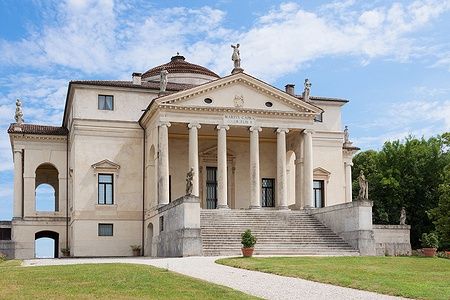 Facciata della Villa Almerico-Capra progettata da Andrea Palladio a Vicenza.