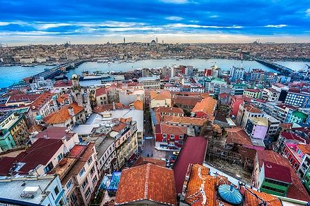 Vista dalla Torre di Galata su Istanbul con il quartiere Beyoğlu e il Corno d'Oro.