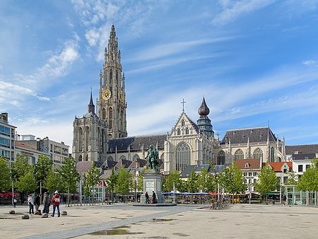 Cattedrale e statua di Rubens ad Anversa, Belgio.