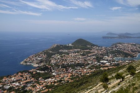 Vista panoramica di Dubrovnik e delle isole dal monte Srd, Croazia.