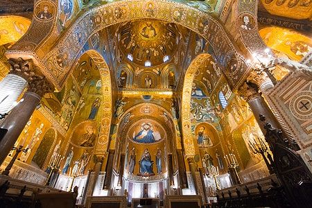 Mosaico dorato nella chiesa di La Martorana a Palermo.