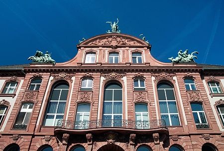 Facciata del Senckenberg Museum a Francoforte, Germania.