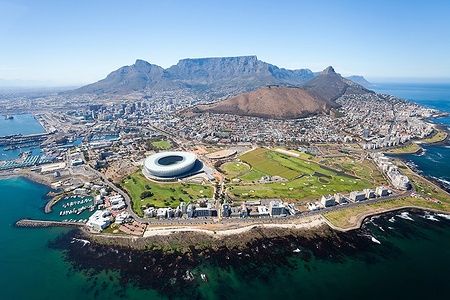Vista aerea di Città del Capo e la Table Mountain.