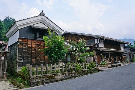 Case tradizionali a Tsumago-juku lungo la Nakasendo in Giappone.