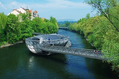Murinsel su fiume Mur a Graz, Austria