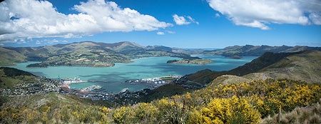 Veduta panoramica del porto di Christchurch dalla montagna.
