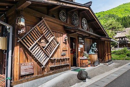 Bottega in legno a Shirakawa-go, Giappone.