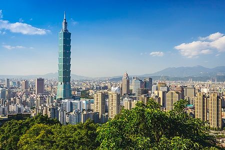 Skyline di Taipei con il grattacielo Taipei 101 al centro.